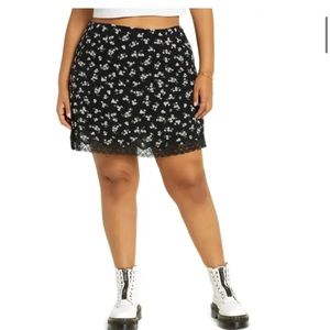 BP DITZY FLORAL MINI SKIRT SIZE 4x NWT